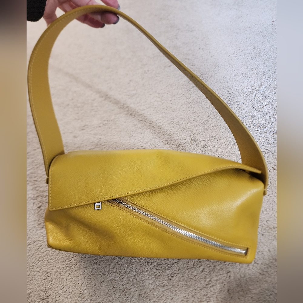 Walter Baker Yellow Leather Women's Shoulder Bag Purse Zip Top Side Pocket Luxe